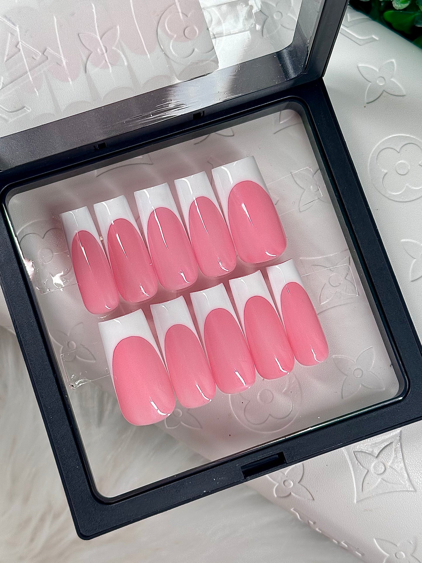 Pink n’ White Frenchies